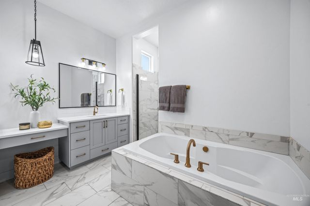 5379 S Mesa Trail Pl, Meridian, ID 83642