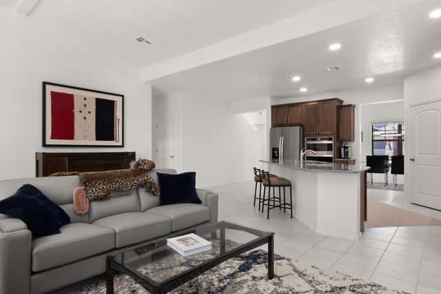 6028 NAUMAN Drive SE, Albuquerque, NM 87106