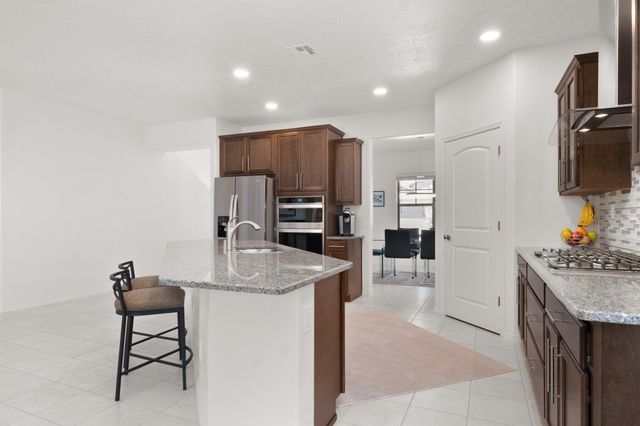 6028 NAUMAN Drive SE, Albuquerque, NM 87106