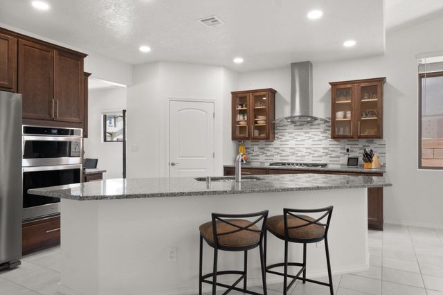 6028 NAUMAN Drive SE, Albuquerque, NM 87106