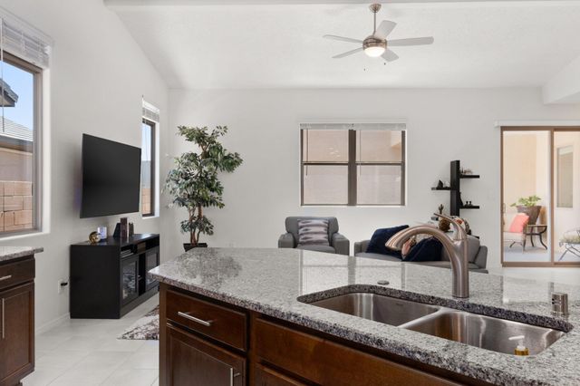6028 NAUMAN Drive SE, Albuquerque, NM 87106