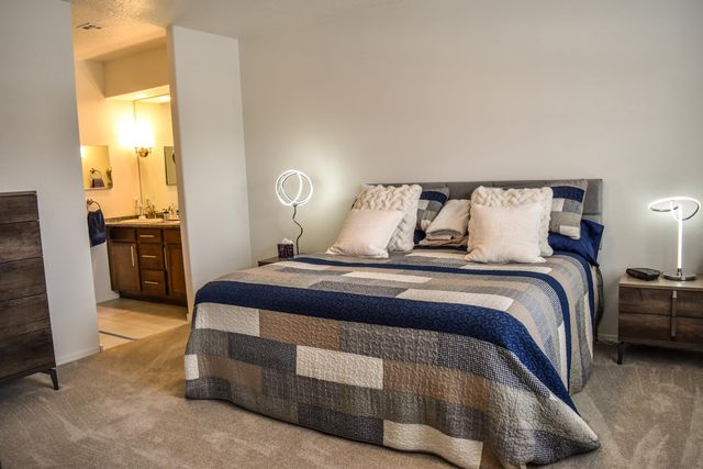6028 NAUMAN Drive SE, Albuquerque, NM 87106