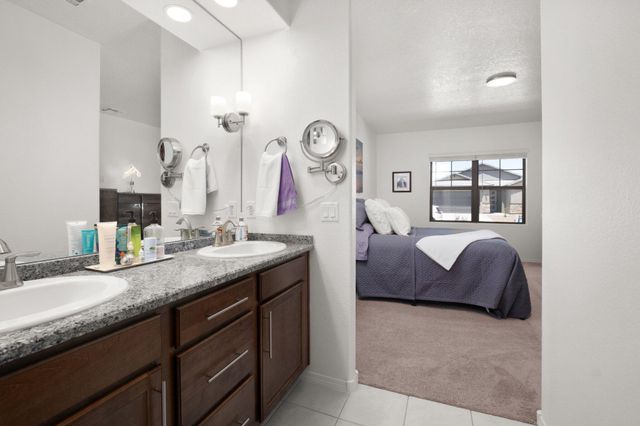 6028 NAUMAN Drive SE, Albuquerque, NM 87106