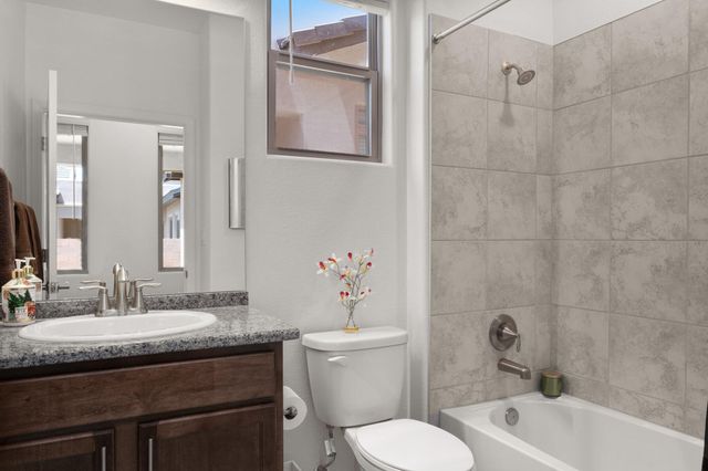 6028 NAUMAN Drive SE, Albuquerque, NM 87106