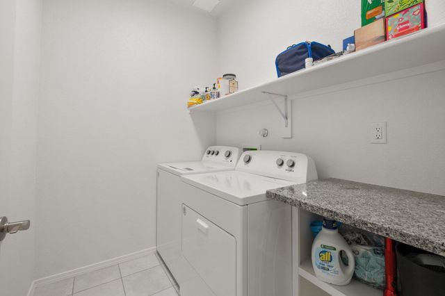 6028 NAUMAN Drive SE, Albuquerque, NM 87106
