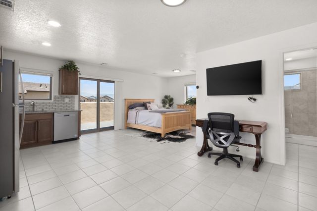 6028 NAUMAN Drive SE, Albuquerque, NM 87106