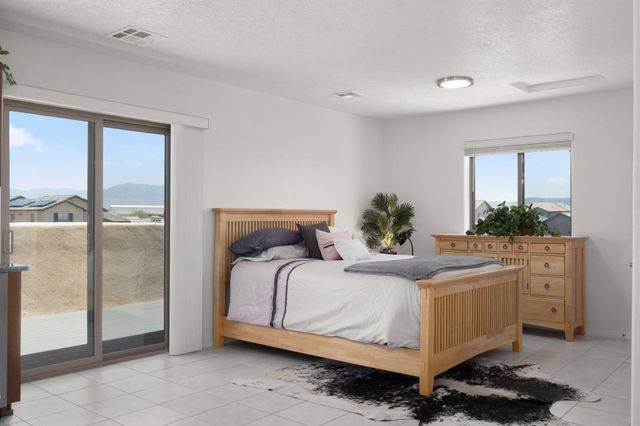 6028 NAUMAN Drive SE, Albuquerque, NM 87106
