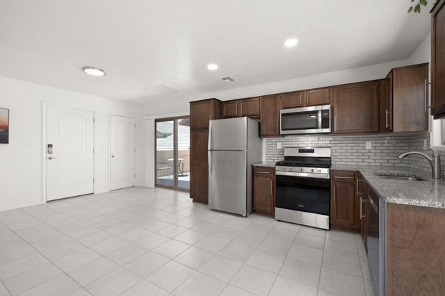 6028 NAUMAN Drive SE, Albuquerque, NM 87106