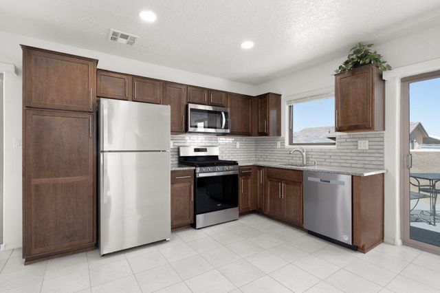 6028 NAUMAN Drive SE, Albuquerque, NM 87106