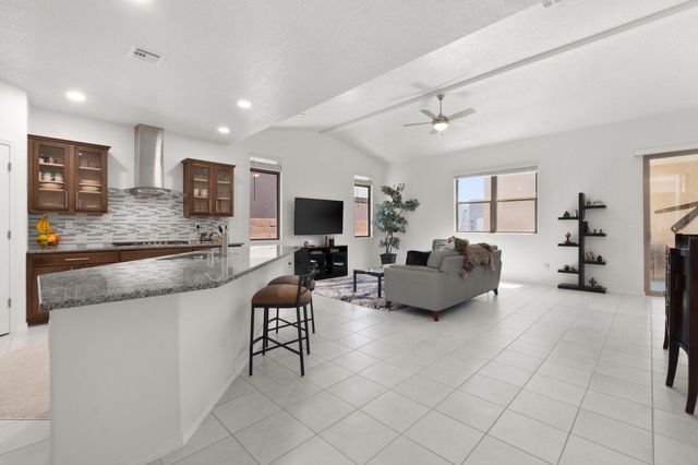 6028 NAUMAN Drive SE, Albuquerque, NM 87106