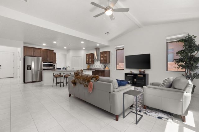 6028 NAUMAN Drive SE, Albuquerque, NM 87106