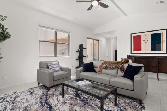6028 NAUMAN Drive SE, Albuquerque, NM 87106