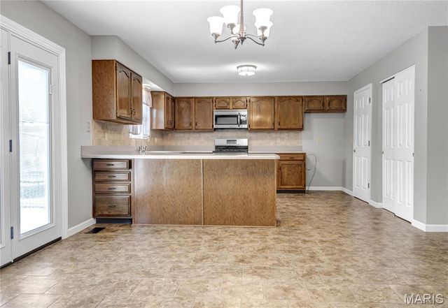 11775 Clarksdale Drive, Maryland Heights, MO 63043
