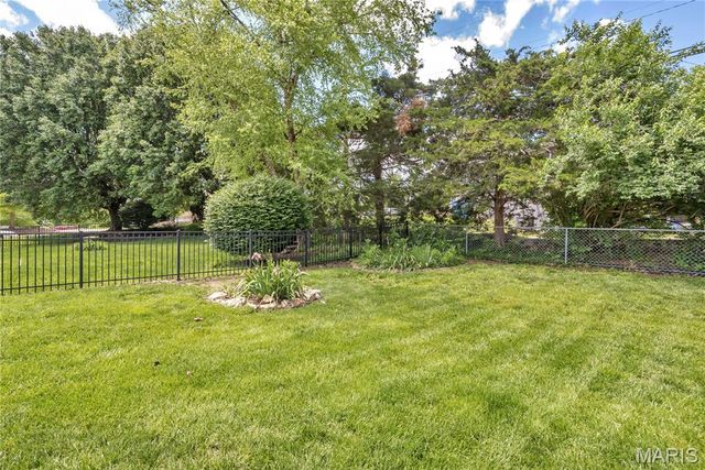 11775 Clarksdale Drive, Maryland Heights, MO 63043