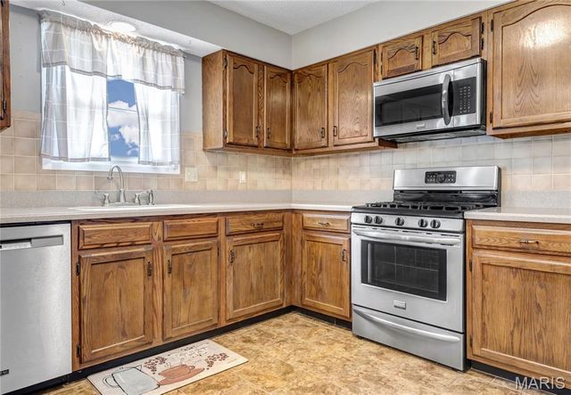 11775 Clarksdale Drive, Maryland Heights, MO 63043