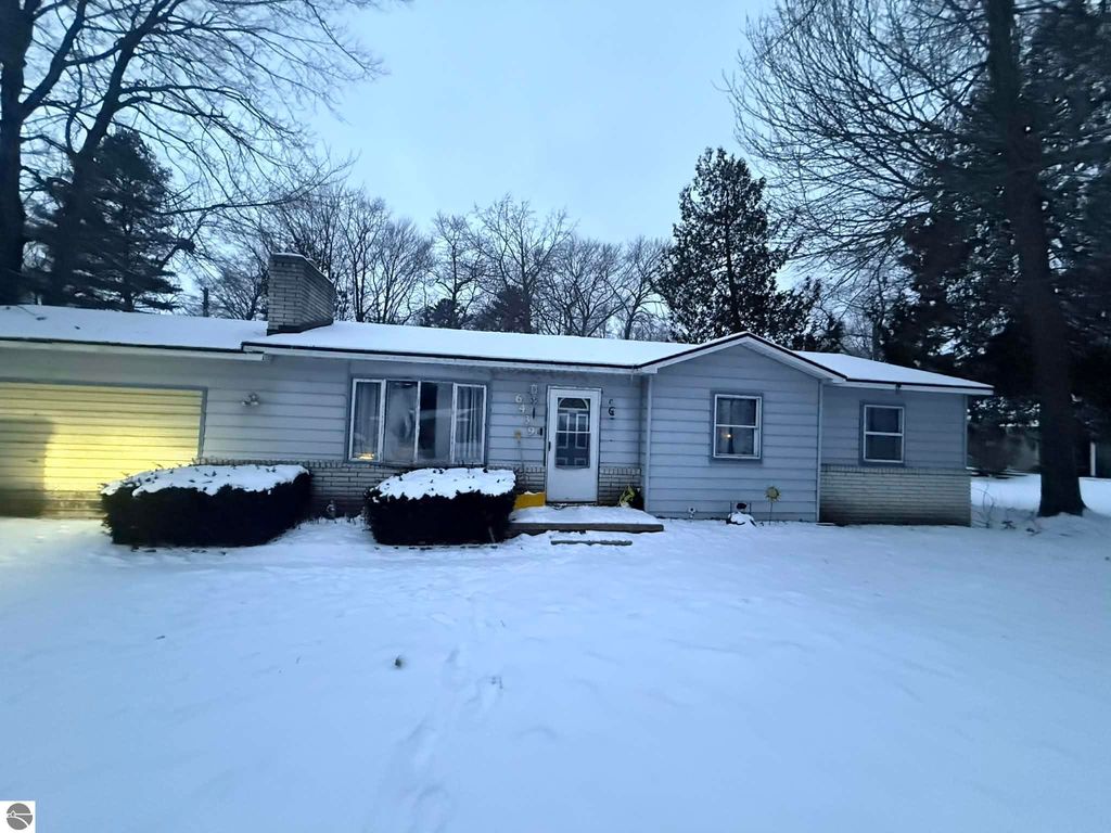 Image 1 of property listing at 6439 Tecumseh Avenue, Oscoda, MI 48750