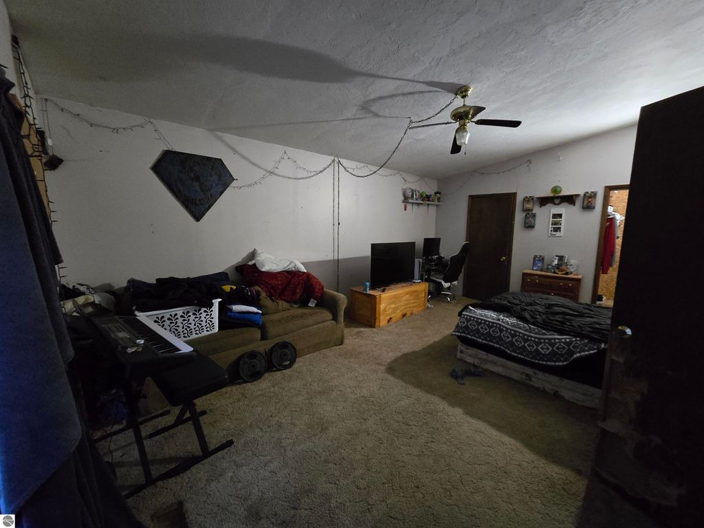 Image 2 of property listing at 6439 Tecumseh Avenue, Oscoda, MI 48750