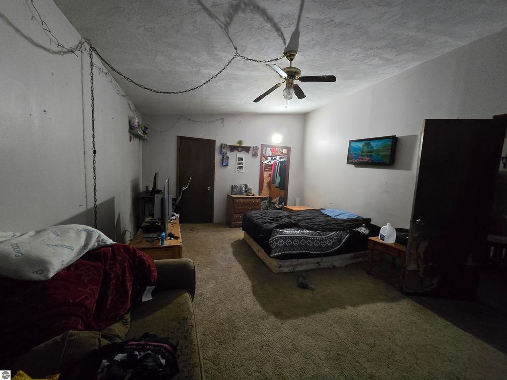 Image 3 of property listing at 6439 Tecumseh Avenue, Oscoda, MI 48750