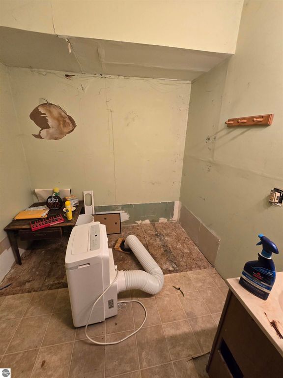 Image 6 of property listing at 6439 Tecumseh Avenue, Oscoda, MI 48750