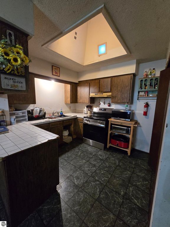 Image 9 of property listing at 6439 Tecumseh Avenue, Oscoda, MI 48750