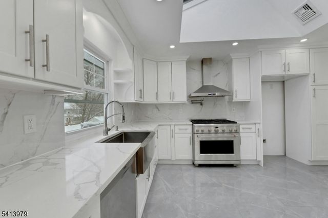 108 Packanack Lake Rd, Wayne Twp., NJ 07470