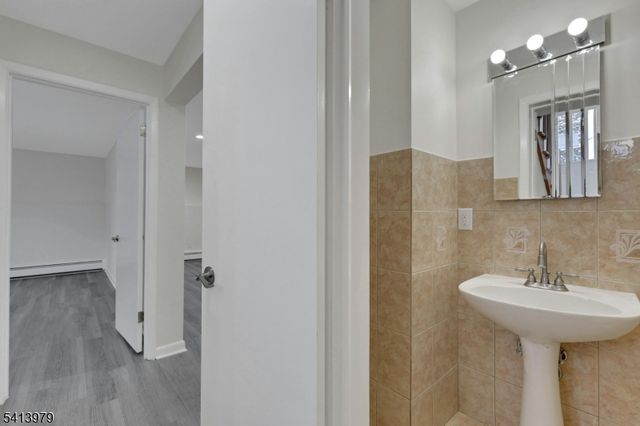 108 Packanack Lake Rd, Wayne Twp., NJ 07470