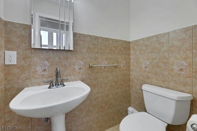 108 Packanack Lake Rd, Wayne Twp., NJ 07470