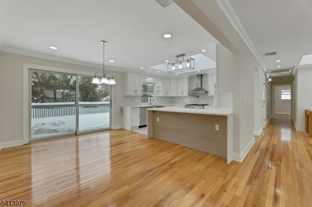 108 Packanack Lake Rd, Wayne Twp., NJ 07470