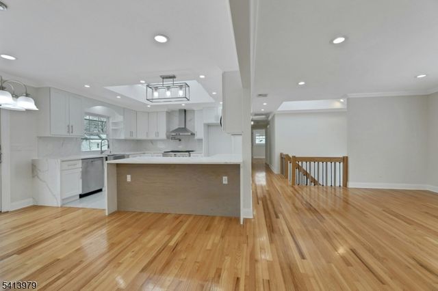 108 Packanack Lake Rd, Wayne Twp., NJ 07470