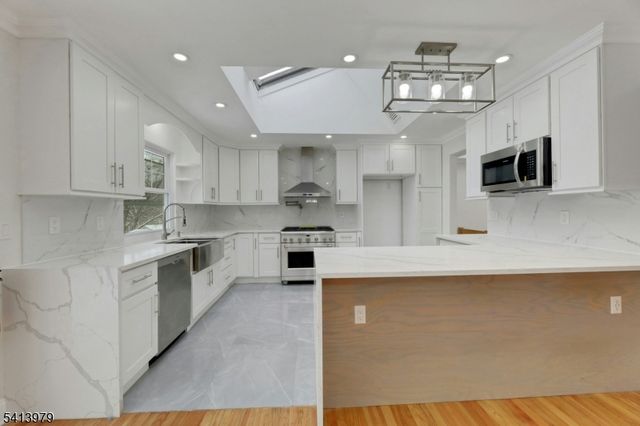 108 Packanack Lake Rd, Wayne Twp., NJ 07470