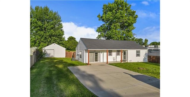 1227 N Jesse James Road, Excelsior Springs, MO 64024