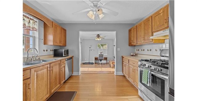1227 N Jesse James Road, Excelsior Springs, MO 64024
