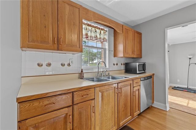 1227 N Jesse James Road, Excelsior Springs, MO 64024