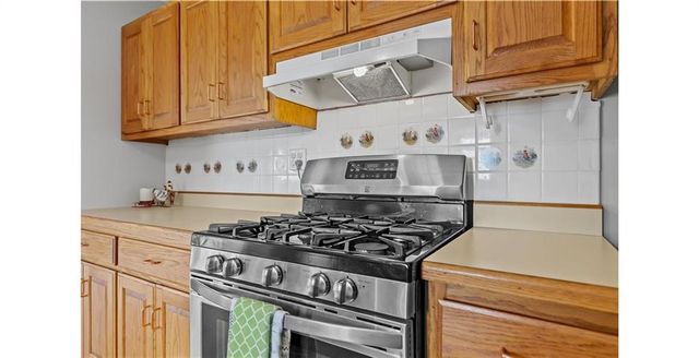 1227 N Jesse James Road, Excelsior Springs, MO 64024