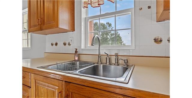 1227 N Jesse James Road, Excelsior Springs, MO 64024