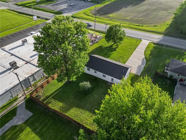 1227 N Jesse James Road, Excelsior Springs, MO 64024