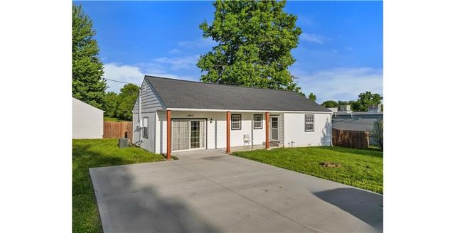 1227 N Jesse James Road, Excelsior Springs, MO 64024