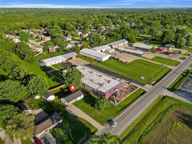 1227 N Jesse James Road, Excelsior Springs, MO 64024