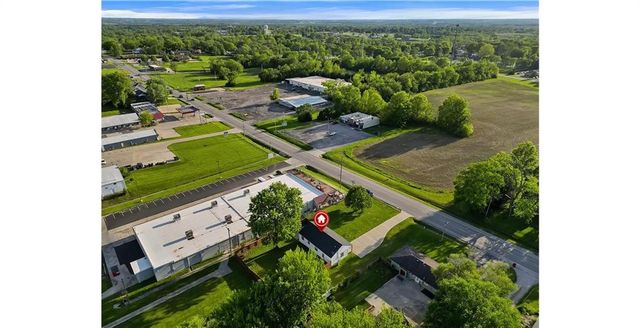 1227 N Jesse James Road, Excelsior Springs, MO 64024