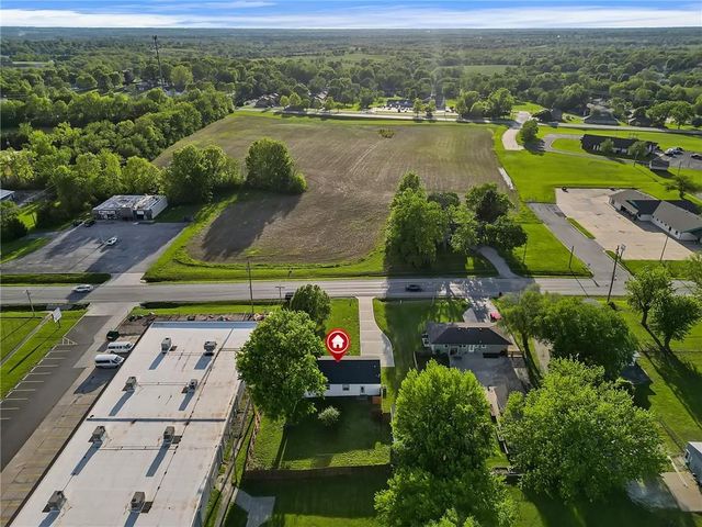 1227 N Jesse James Road, Excelsior Springs, MO 64024