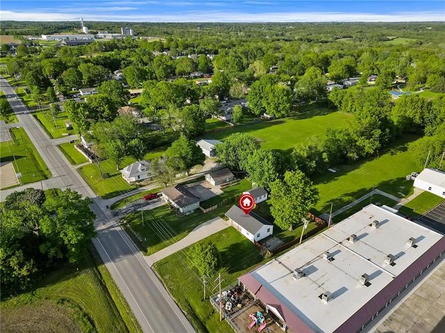 1227 N Jesse James Road, Excelsior Springs, MO 64024