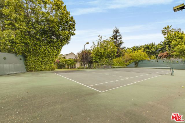 821 N Whittier Drive, Beverly Hills, CA 90210