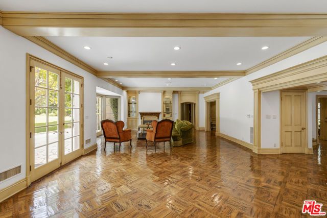 821 N Whittier Drive, Beverly Hills, CA 90210