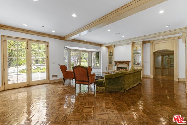 821 N Whittier Drive, Beverly Hills, CA 90210