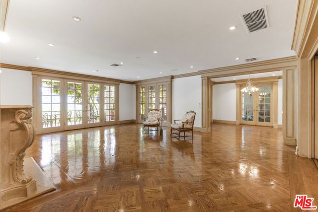 821 N Whittier Drive, Beverly Hills, CA 90210