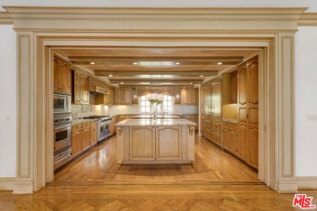 821 N Whittier Drive, Beverly Hills, CA 90210