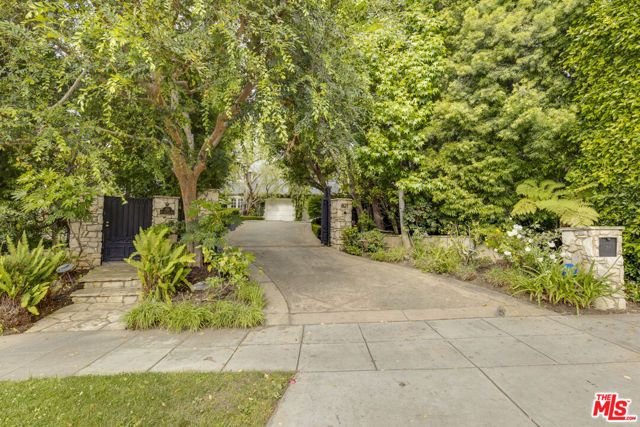 821 N Whittier Drive, Beverly Hills, CA 90210