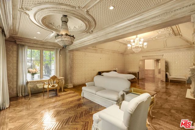 821 N Whittier Drive, Beverly Hills, CA 90210