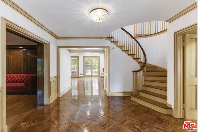 821 N Whittier Drive, Beverly Hills, CA 90210