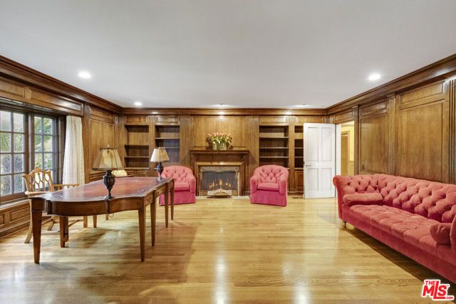 821 N Whittier Drive, Beverly Hills, CA 90210